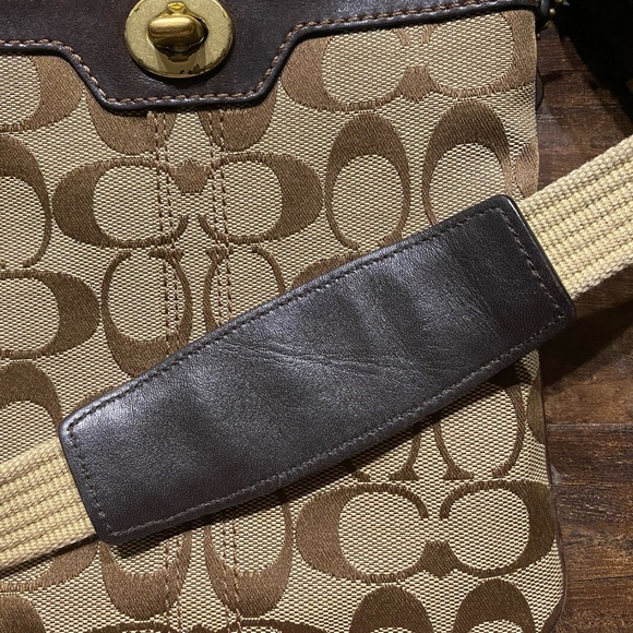 *SOLD* Coach crossbody purse - Picture 4 of 12